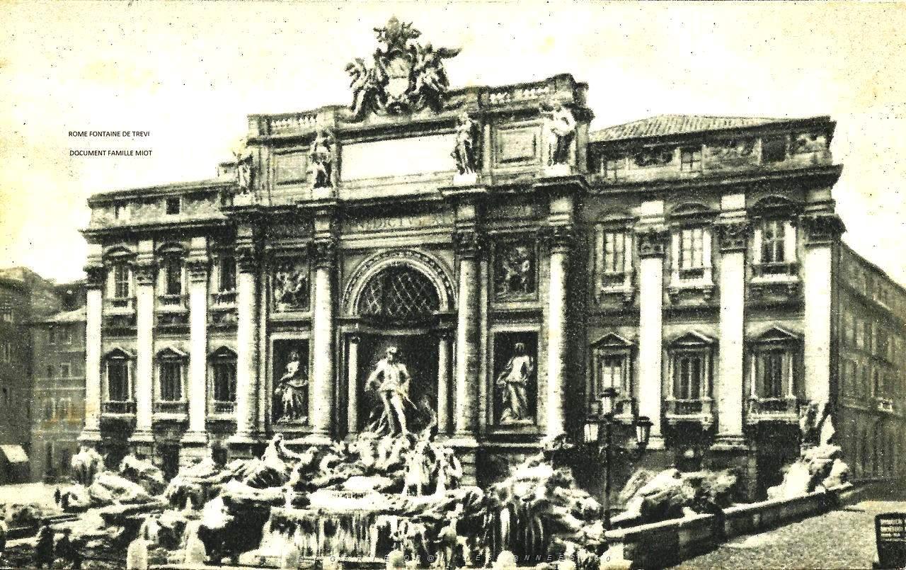 061 ROME Fontaine de Trevi.jpg